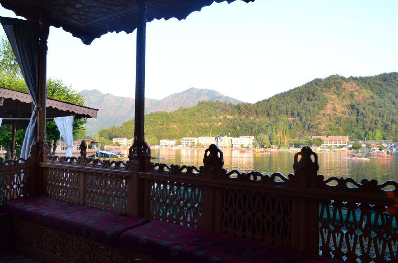New Alexandra Houseboats Hotel Srīnagar Buitenkant foto