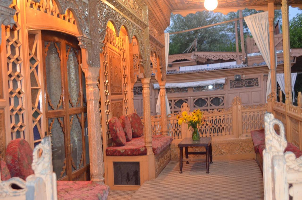 New Alexandra Houseboats Hotel Srīnagar Buitenkant foto