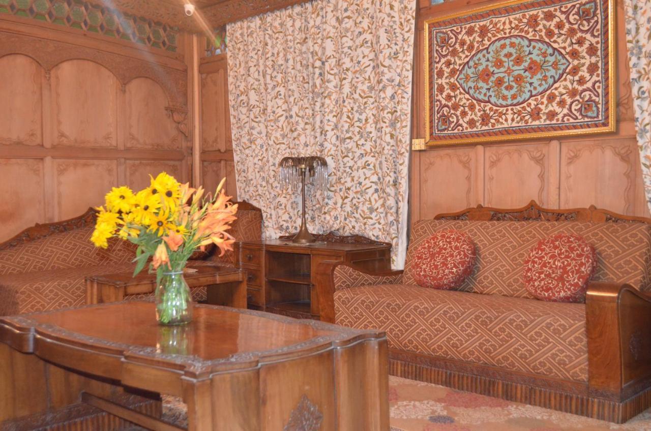 New Alexandra Houseboats Hotel Srīnagar Buitenkant foto
