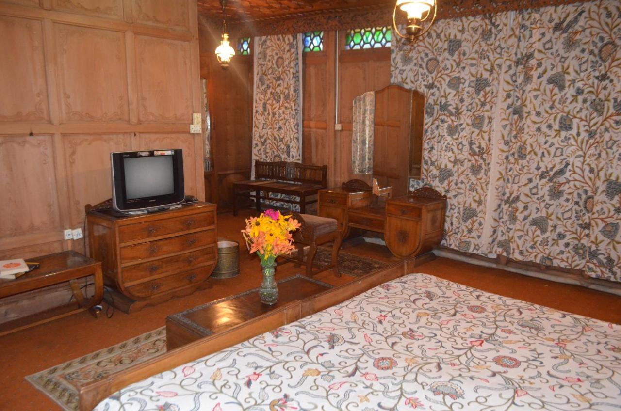 New Alexandra Houseboats Hotel Srīnagar Buitenkant foto