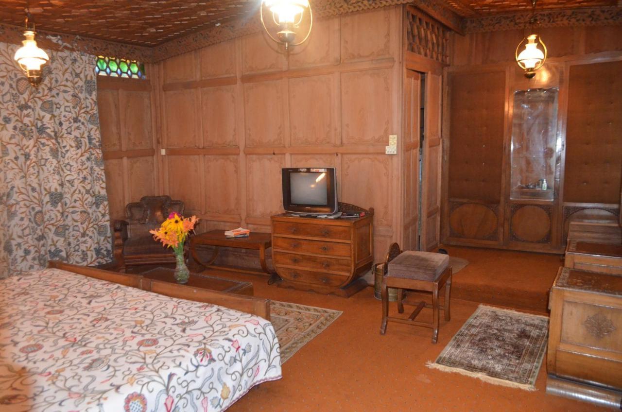 New Alexandra Houseboats Hotel Srīnagar Buitenkant foto