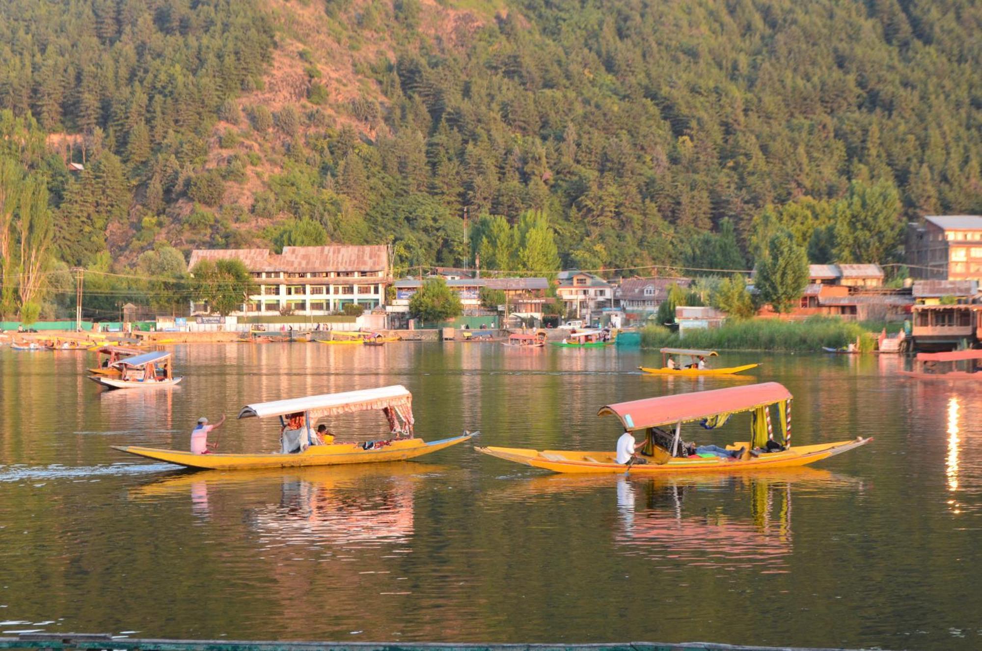 New Alexandra Houseboats Hotel Srīnagar Buitenkant foto