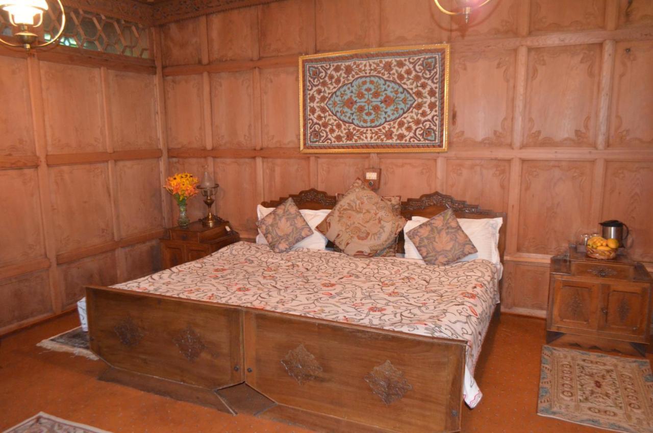 New Alexandra Houseboats Hotel Srīnagar Buitenkant foto