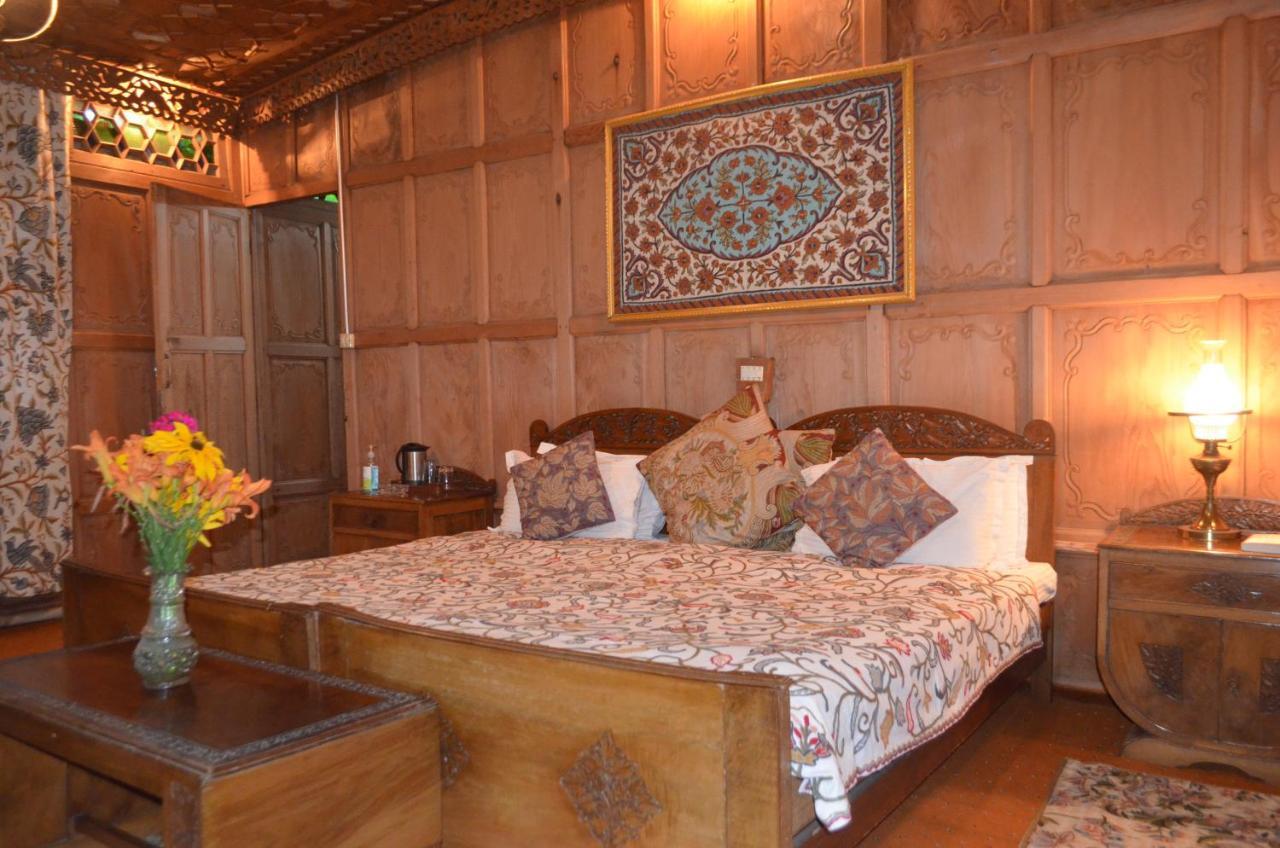 New Alexandra Houseboats Hotel Srīnagar Buitenkant foto