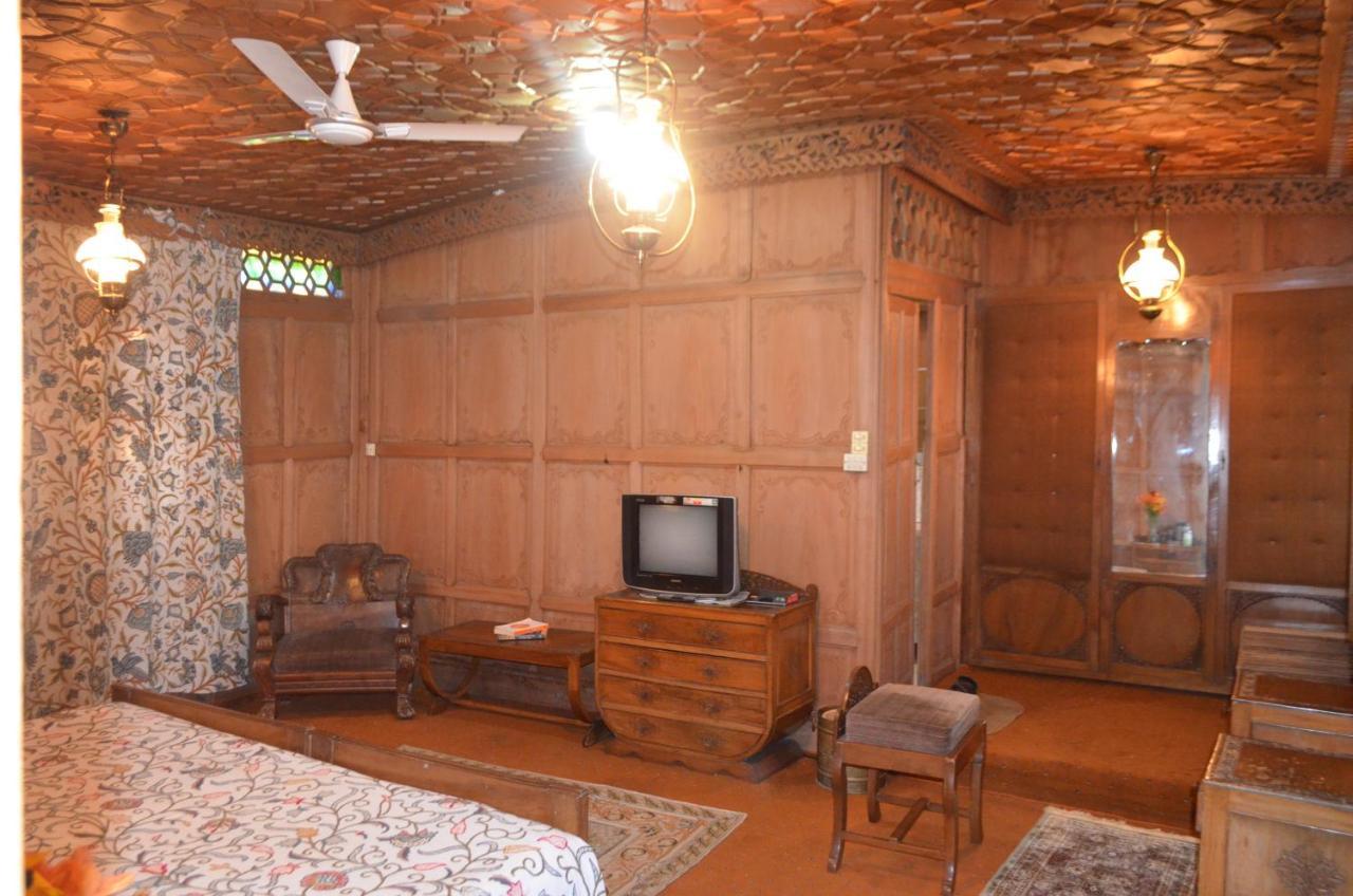 New Alexandra Houseboats Hotel Srīnagar Buitenkant foto