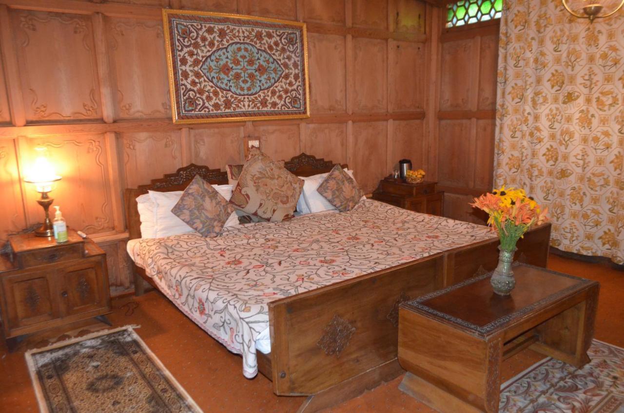 New Alexandra Houseboats Hotel Srīnagar Buitenkant foto