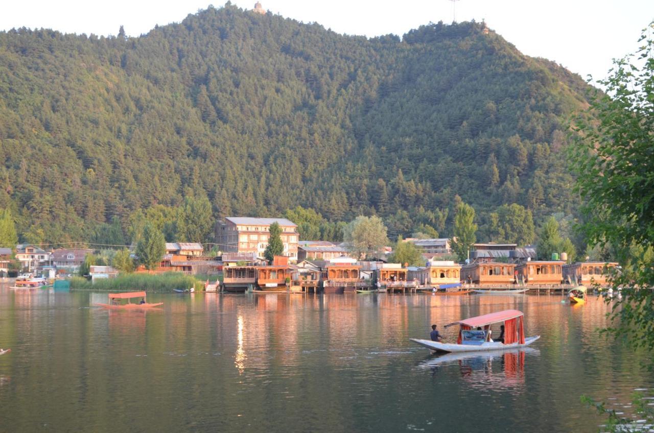 New Alexandra Houseboats Hotel Srīnagar Buitenkant foto